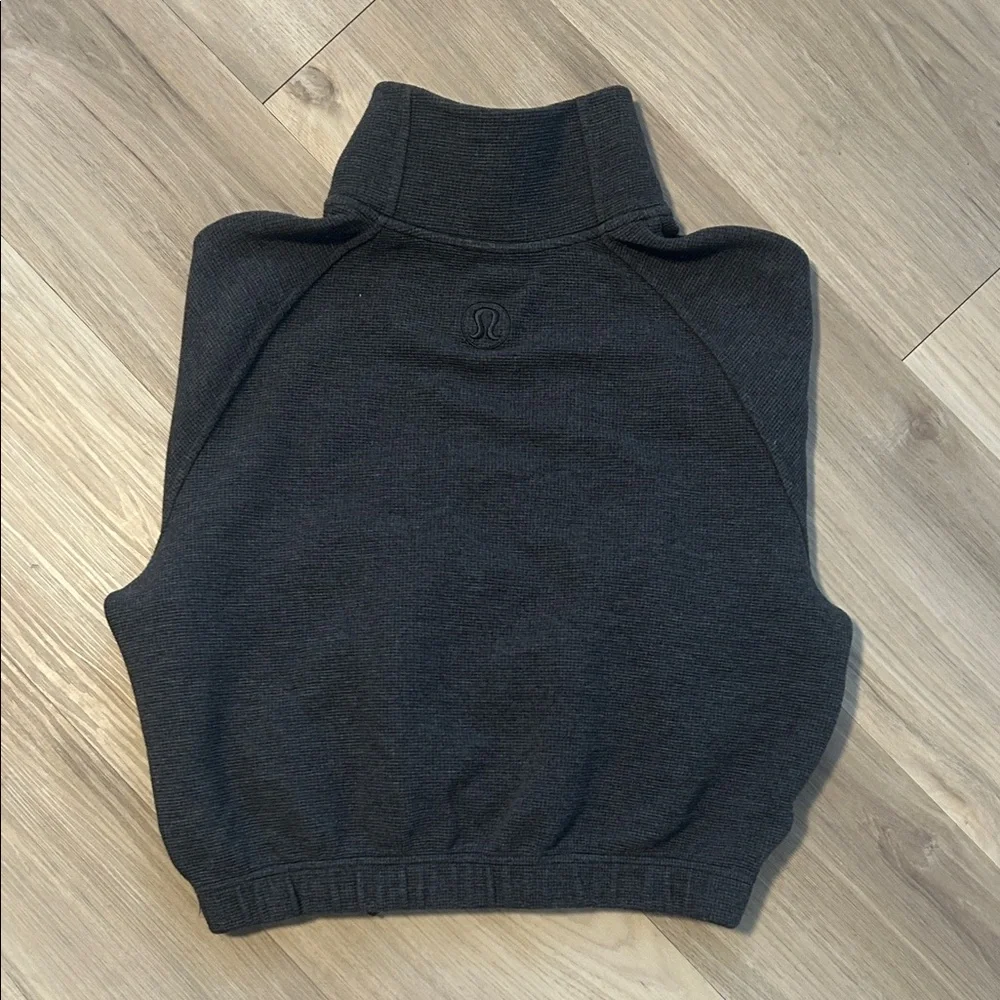 Lululemon Athletica Heathered Graphite Grey Waffle Half-Zip Pullover - Picture 2 of 3